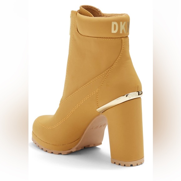 NWT DKNY Logan Lug Sole Boot - Picture 2 of 4